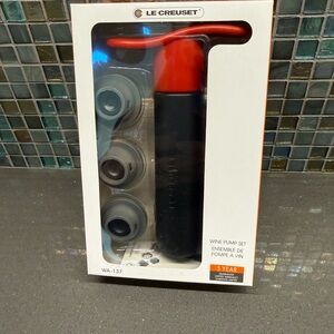 *NEW* Le Creuset Wine Pump Set